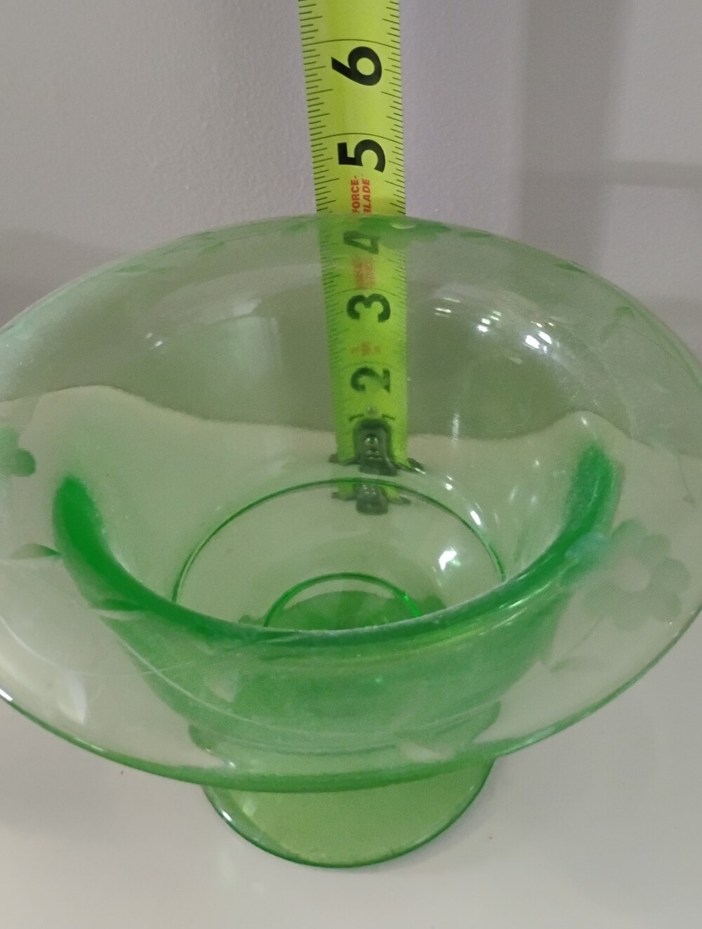 Vintage Uranium Etched Flowers glass - Picture 6 of 8